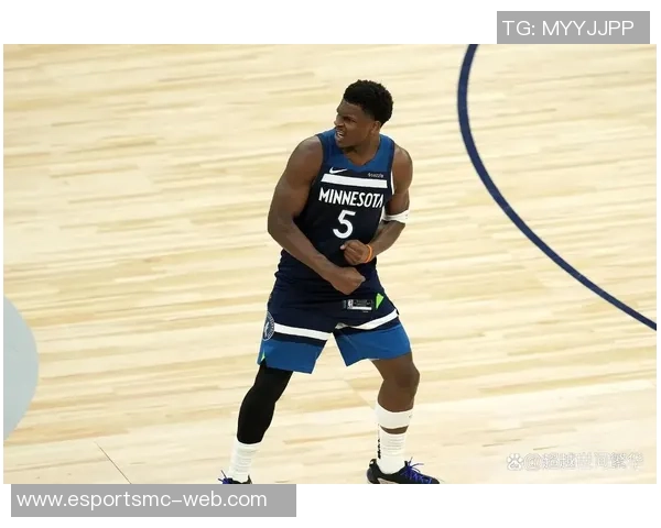 爱德华兹首节狂飙16分表现惊艳10投7中三分命中率高达50 爱德华兹首节狂飙16分表现惊艳10投7中三分命中率高达50